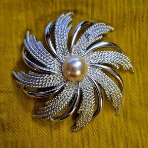 Vintage Flower Pin Brooch